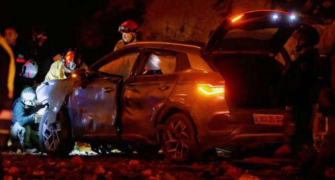 导弹冲击波下的生命奇迹！国产新能源车硬扛重击，全车5人安然脱险，中国制造太硬。