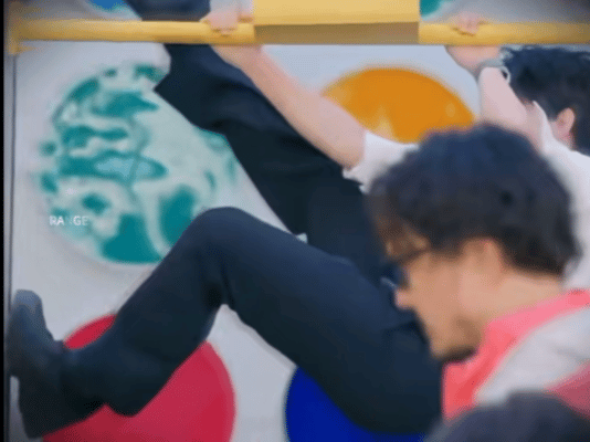 周奇年下猛如虎具象化  周奇年下猛如虎具象化，他玩体力游戏，他是全场最敢冲的那一