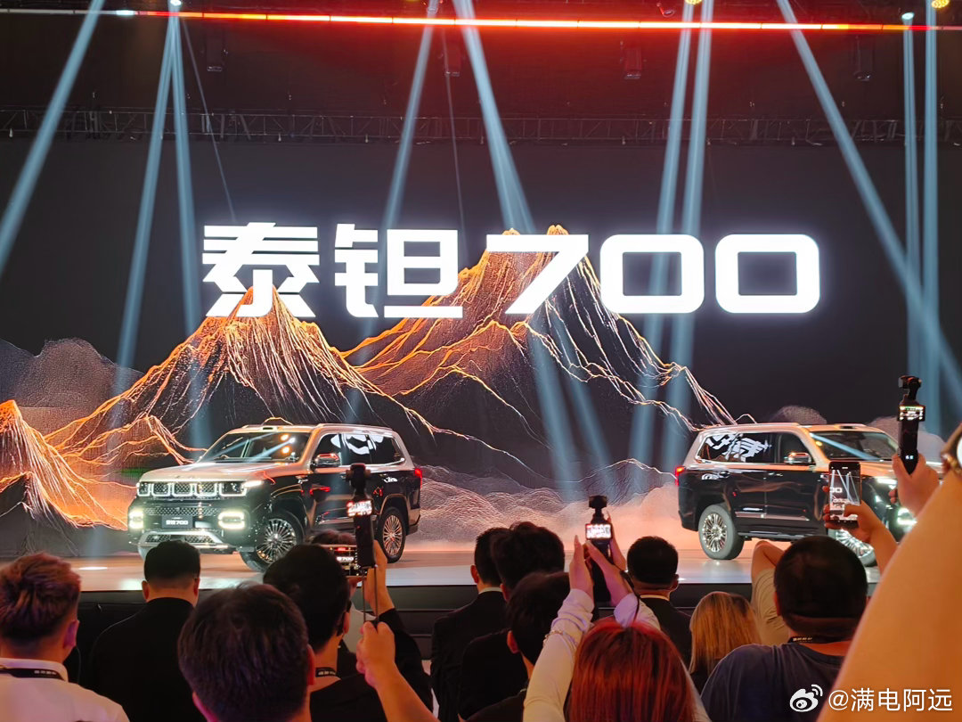 泰钽700预售价豪华版29.98万元起，乾崑旗舰版33.98万元起，乾崑巅峰版3