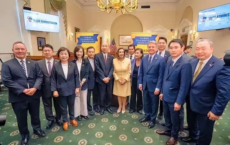 看看韩国窜美就知道，这主要政党的立法委员也跟着窜美。
     虽然它们加入的政