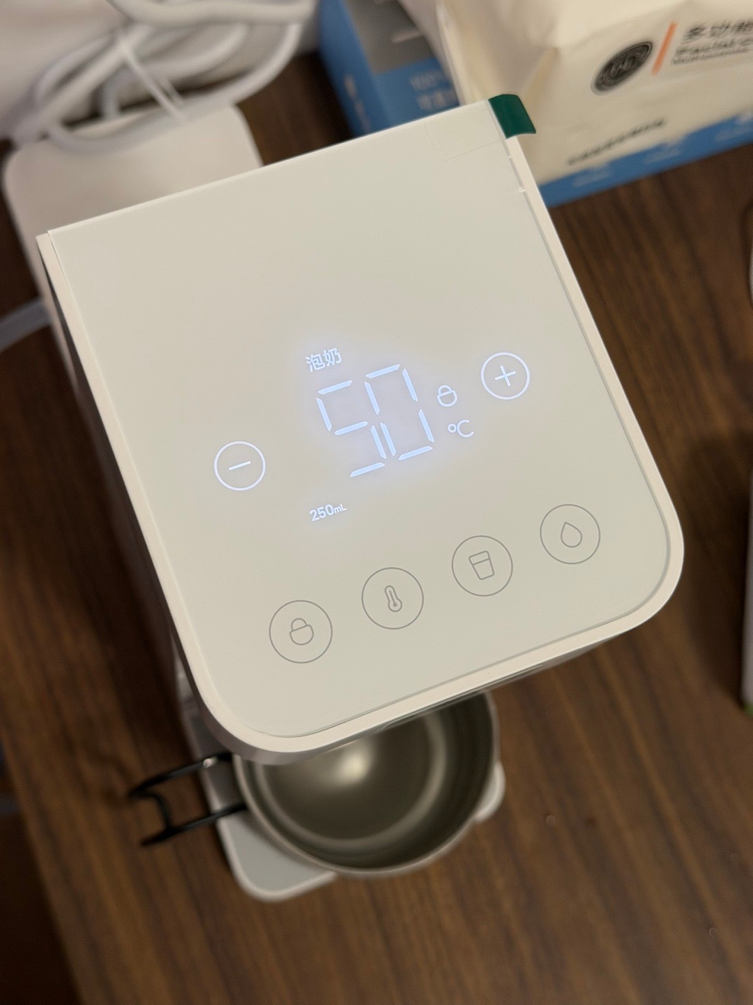米家的即热饮水机老实说已经观望很久了这段时间搬出来自己住了，马上入手一个真的好方