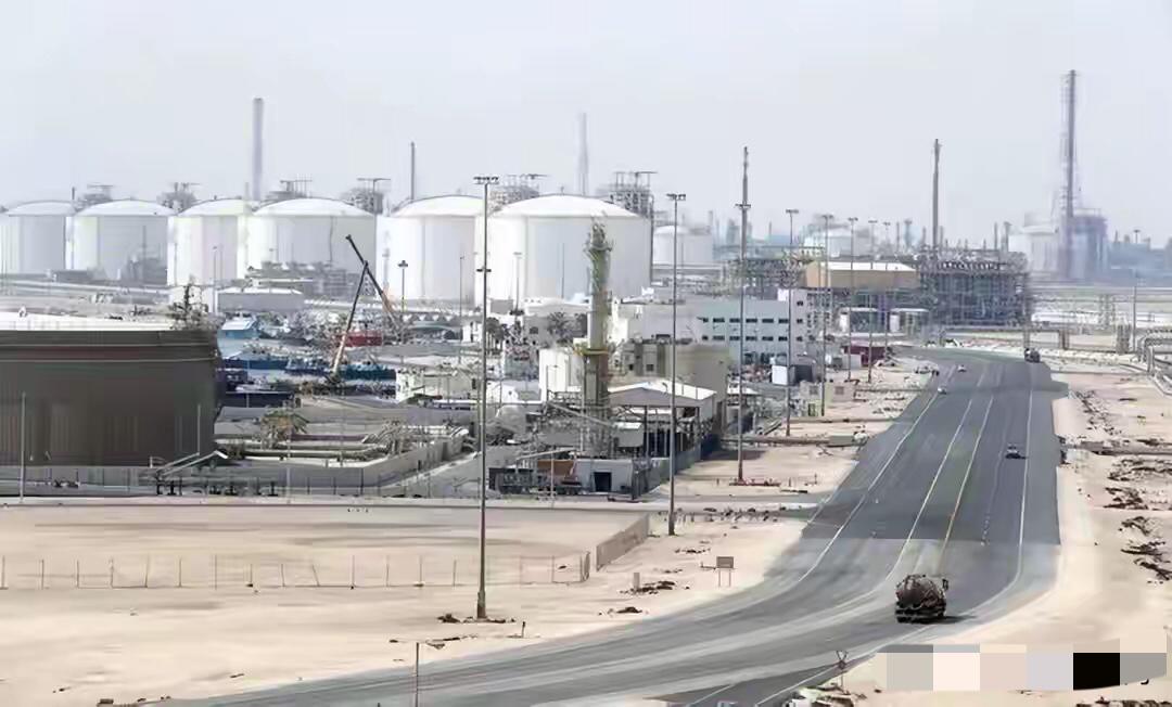 全球最大天然气生产基地遭袭！昨夜今晨，中东局势彻底炸锅！伊朗兑现警告，导弹直击卡