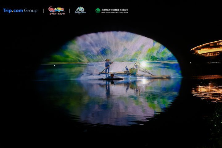 入境游重塑世界眼中的中国这题我熟，去年在中亚游玩时遇到了一个当地的小哥哥，当我们