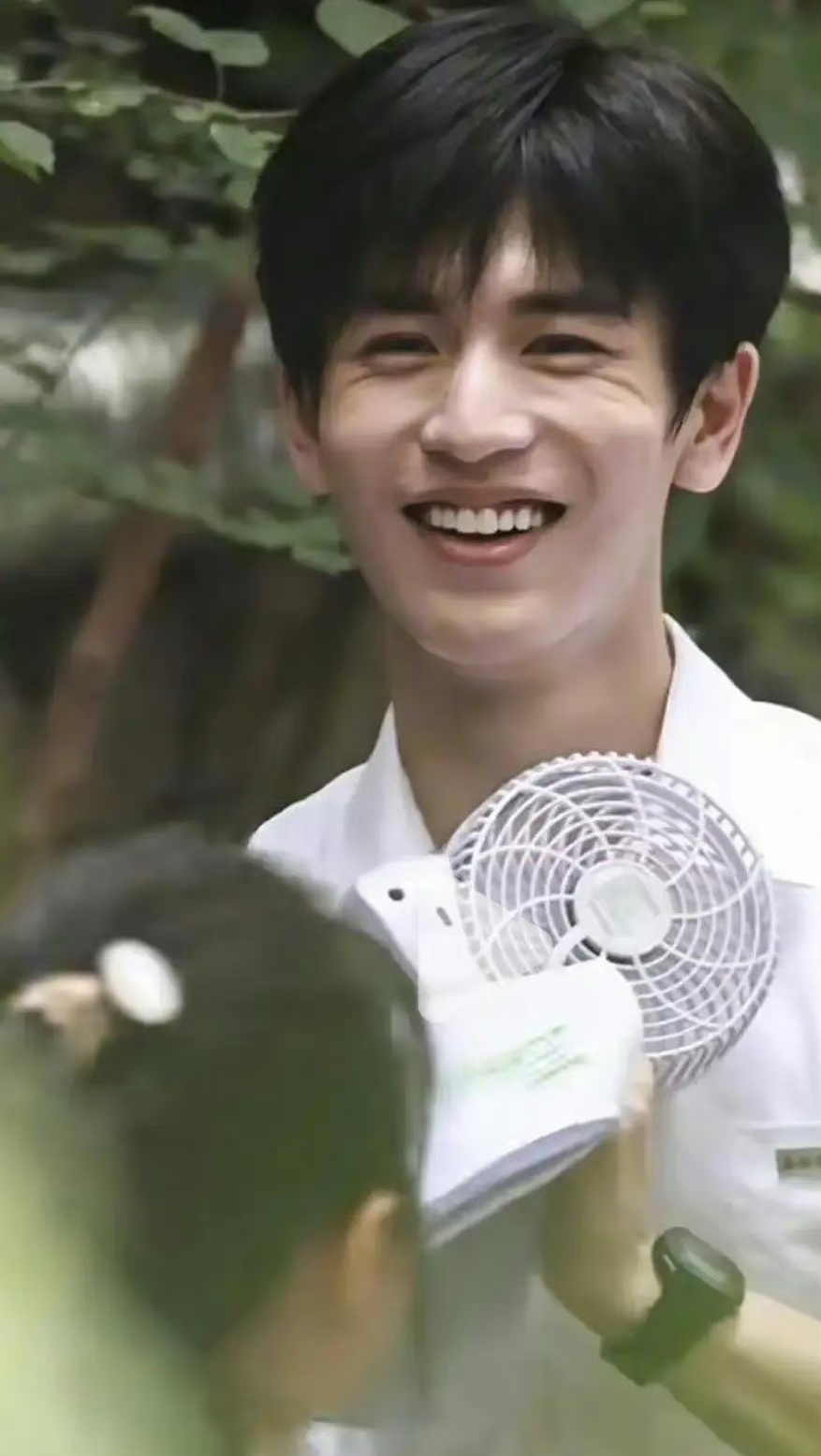 张凌赫脸上的褶子是不是已经不适合演小鲜肉角色了？ ​​​