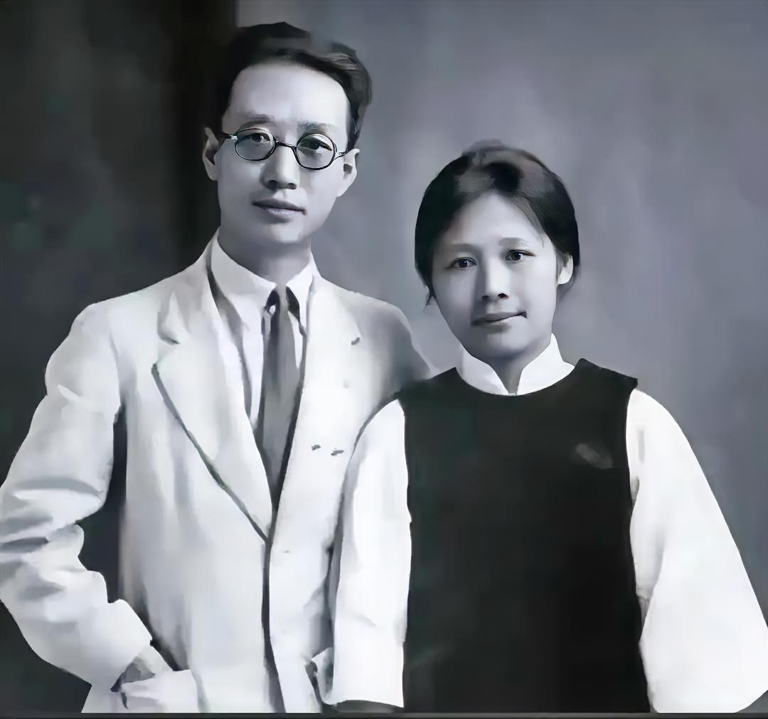 1924年，杨之华婚内，喜欢上了瞿秋白。为了和他在一起，她竟带着瞿找丈夫坦白。没