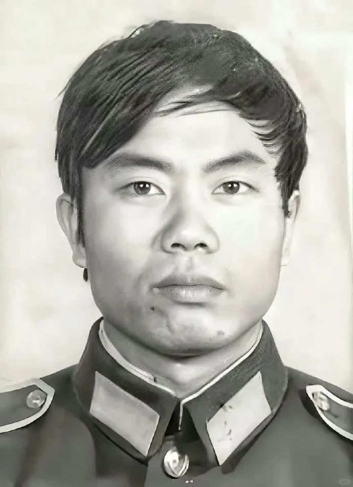 请停留一秒钟！向缉毒英雄 陈建军 致敬！   他是新中国成立以来牺牲的第一位缉毒