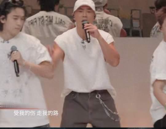 曹骏现场票数倒数，线上69万人给他补票：谁看走眼了？
