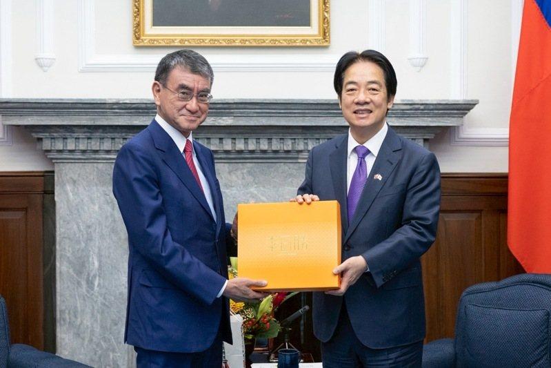 河野太郎率团窜访台湾！

河野太郎如果能有他爹河野洋平的实力，也不至于在自民党内