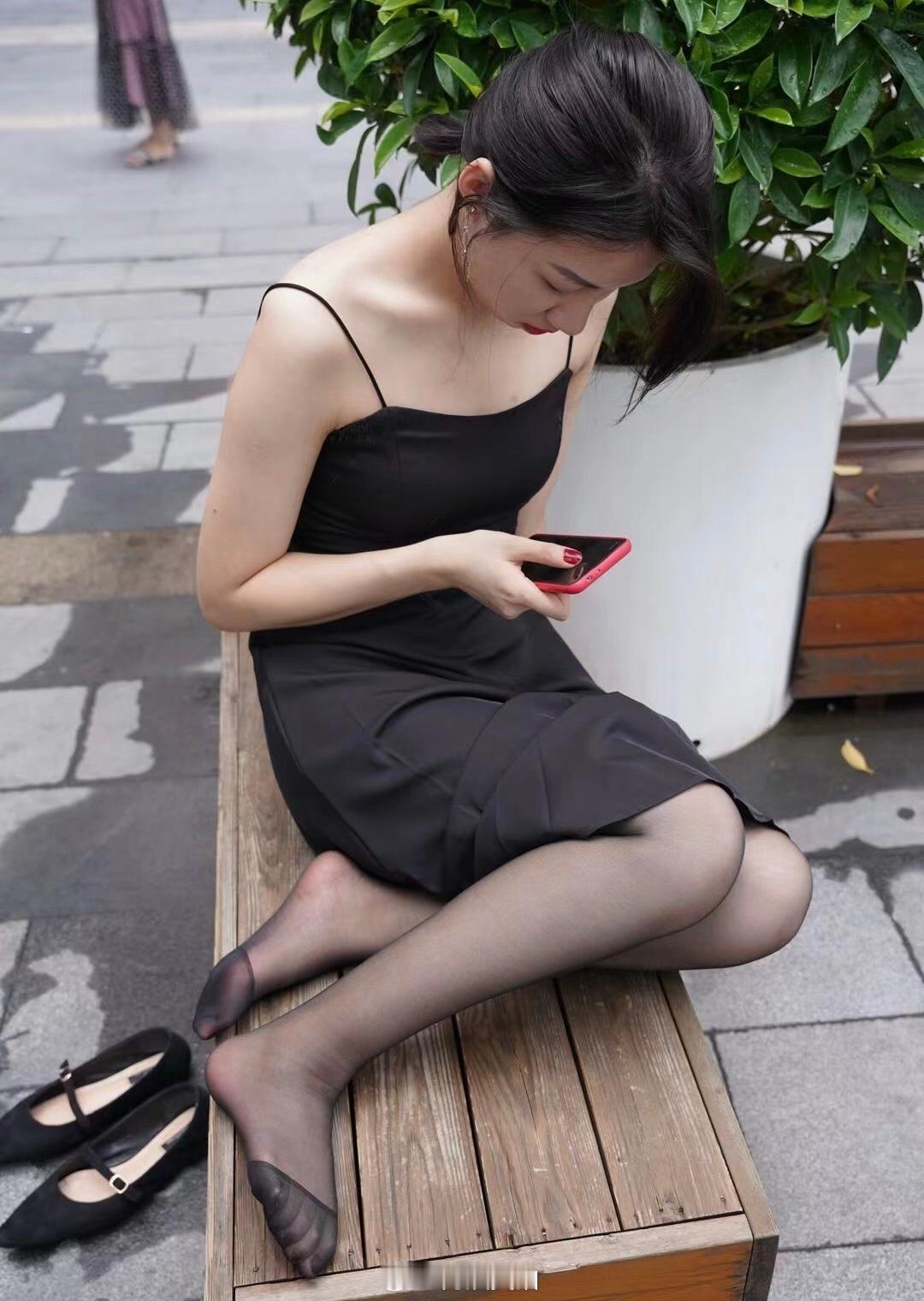 阿姨美拍专注街拍黑色丝袜三十年 ​​​