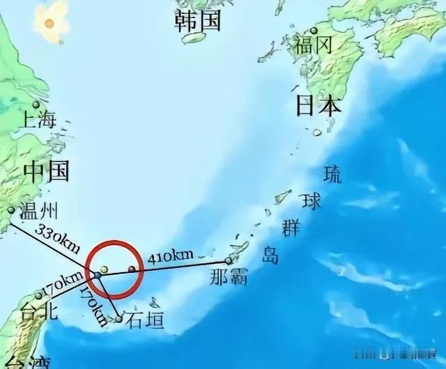 咱们不急，不是没底气，是心里有数。你看美国那边，工厂越来越少，钱越欠越多，想靠卡