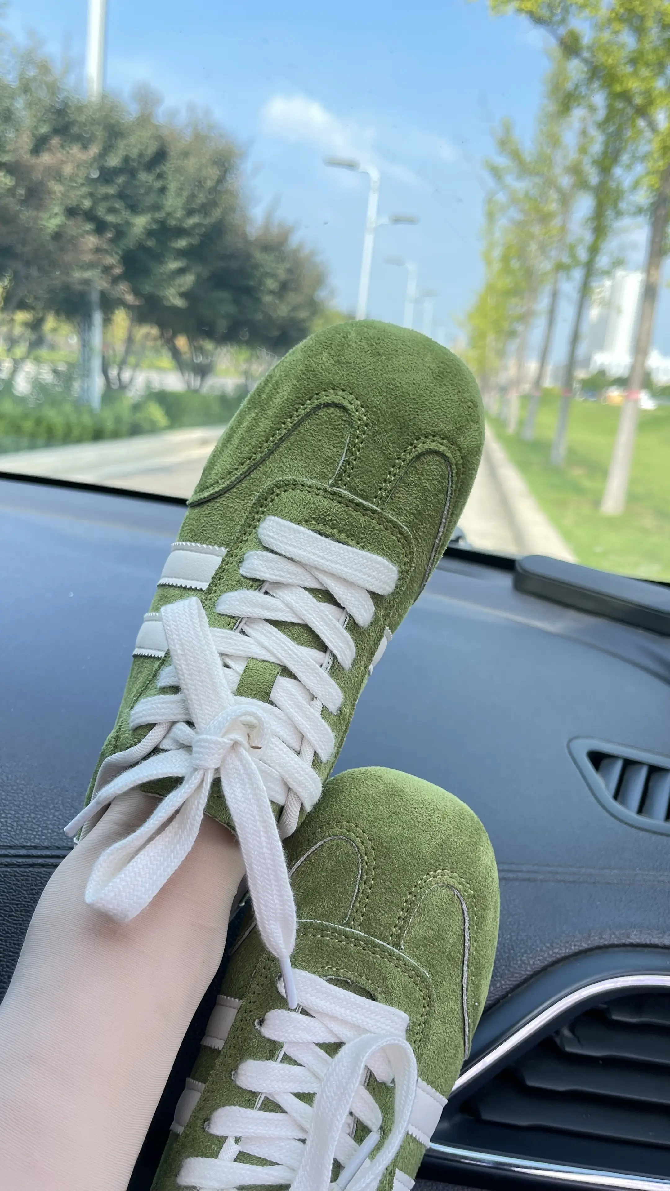 绿色的德训鞋真的也挺不错的