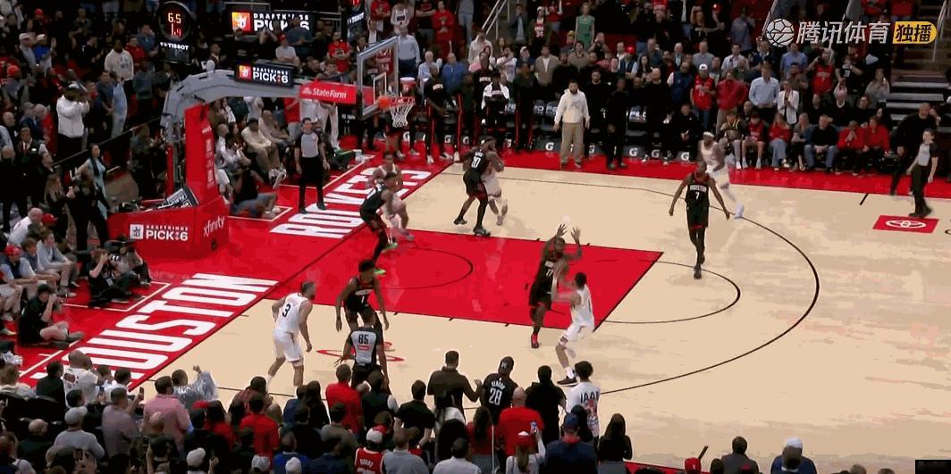 布克绝杀不中，给了火箭一个5秒绝杀的机会。5秒刚刚好，可以避免传导还留时间。 