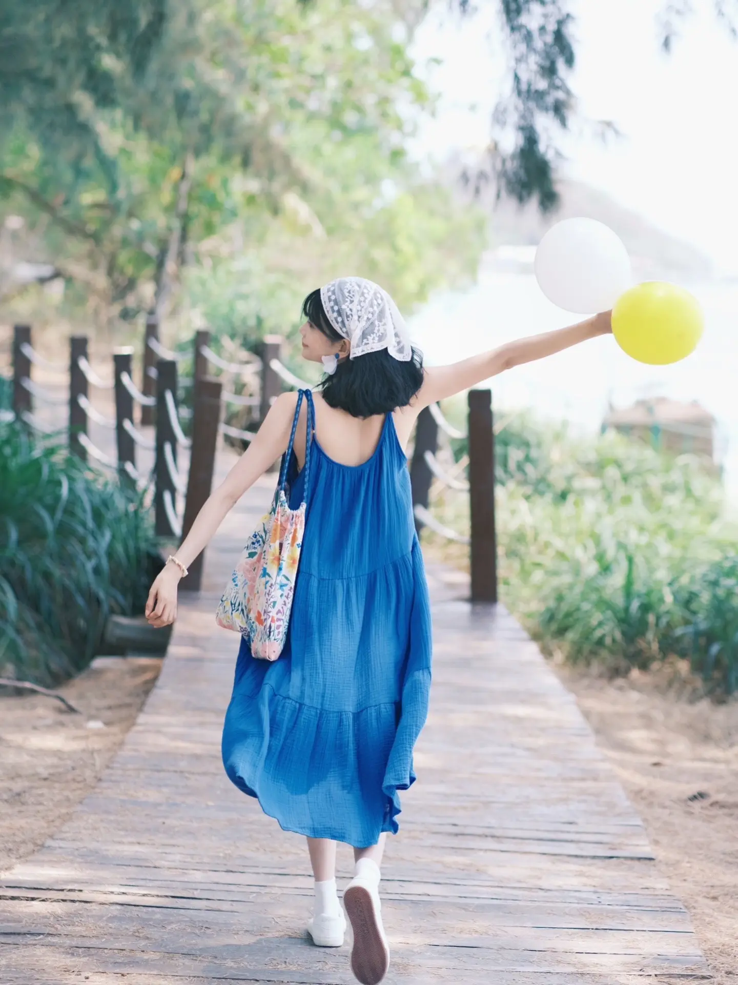 海岛日记🏝️用富士拍出了西岛的蓝！💙。📸️：富士xe4➕唯卓仕56mm f1.4 
🔹参数如下：
胶片模拟：NC
动态范围：DR+200
高光：-1.5
阴影：-1.5
色彩：+1
锐度：+2
白平衡：日光R-2 / B+2
色彩效果：弱
蓝色效果：强
颗粒效果：弱