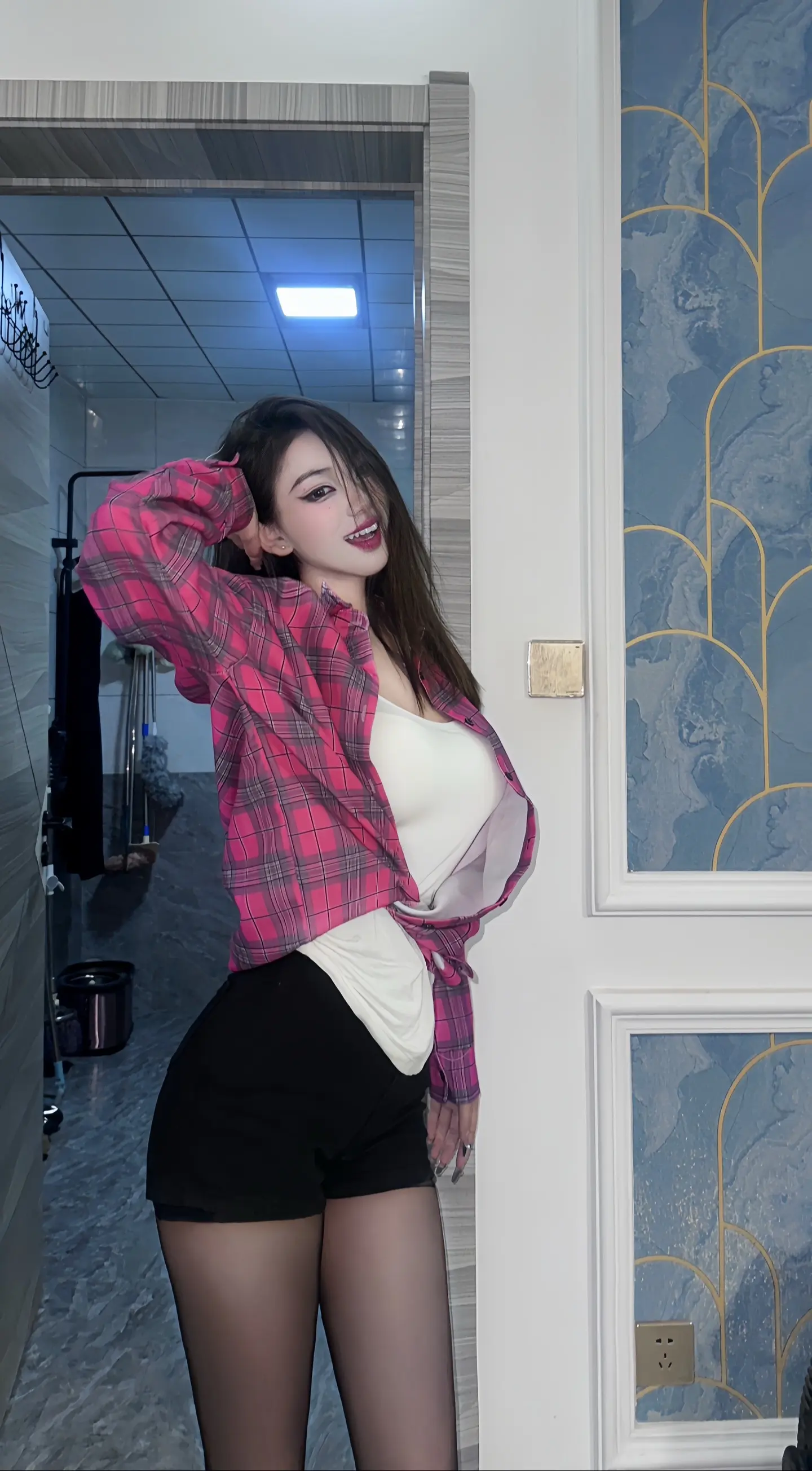 你说喜欢我 手机给我看看又不乐意～