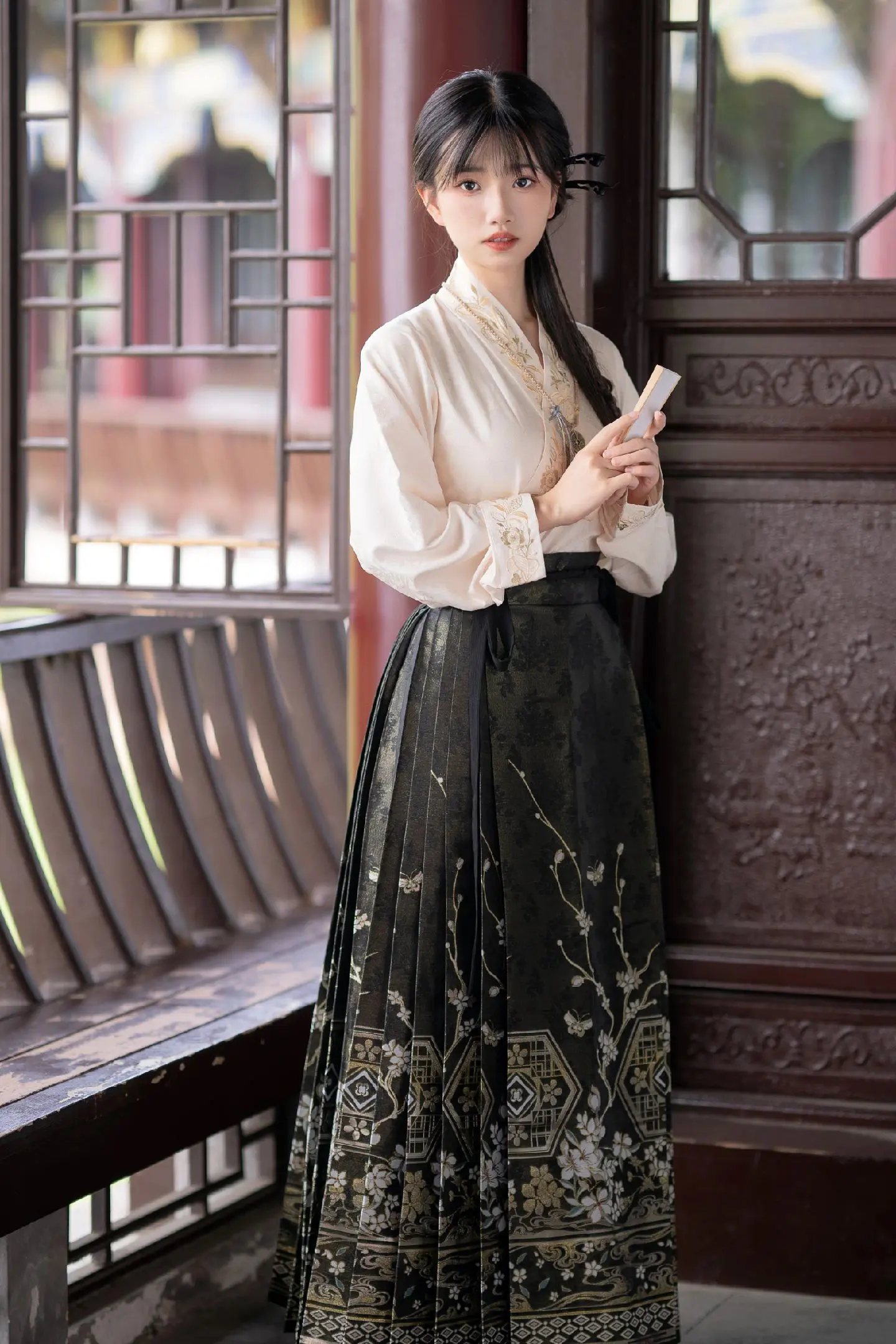 永远着迷于中式美学。