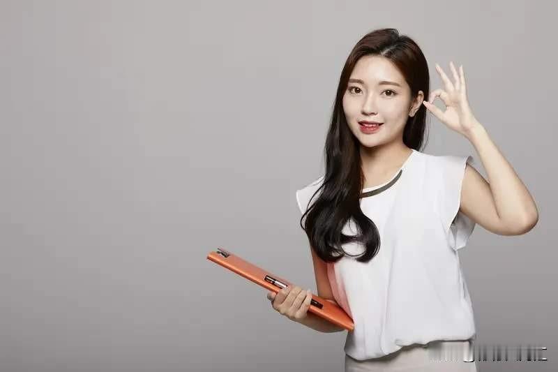 我觉得太在意外界评价真不是啥好事。我有个女性朋友，带孩子去乡下度假，孩子玩得超开