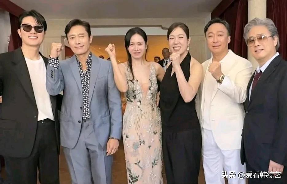 8日，演员孙艺珍在自己的Instagram上上传了多张照片，并配文“威尼斯的回忆
