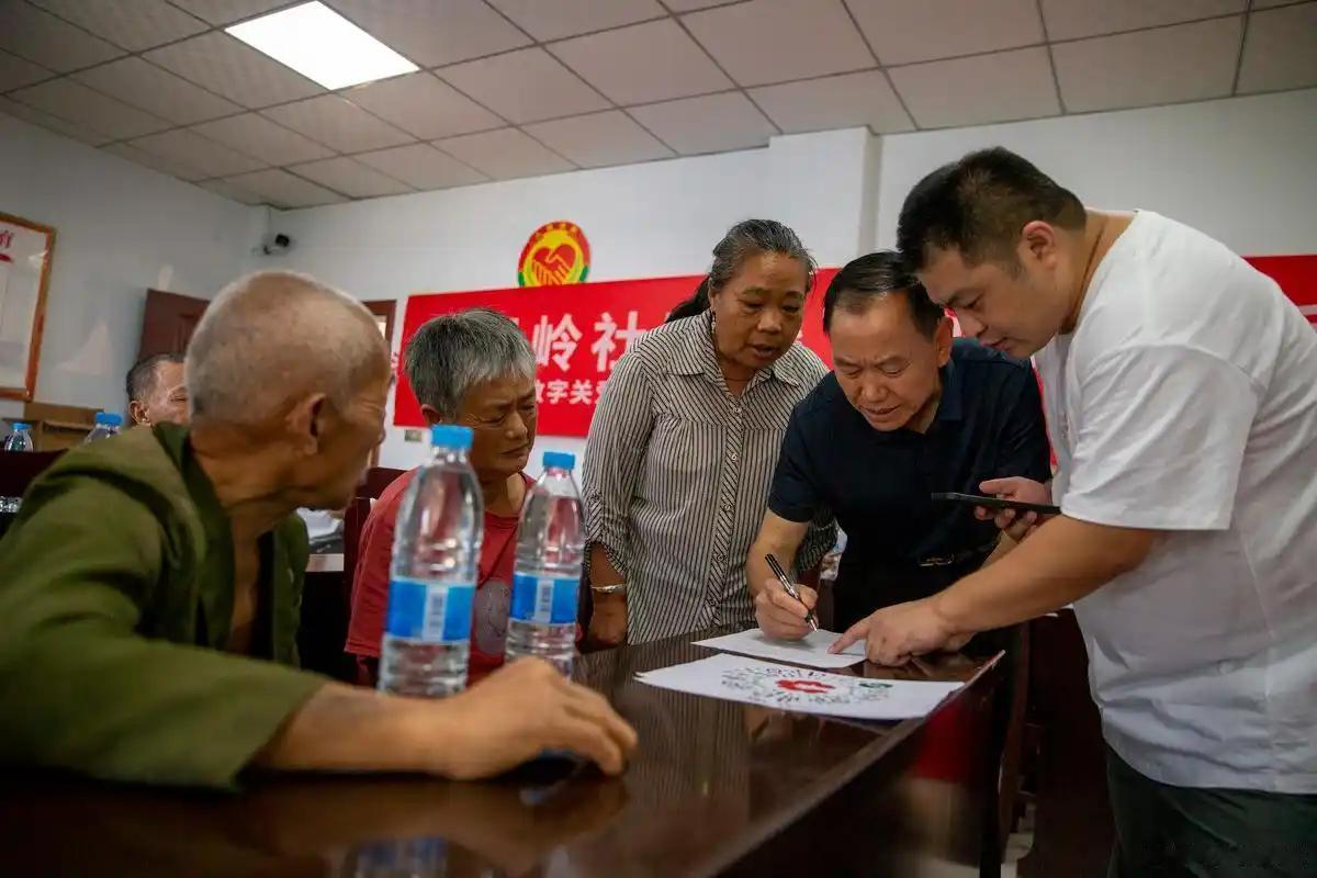 2026 年退休职工养老金还会调整吗？坐过牢就把工龄和视同缴费年限全清零？真正的