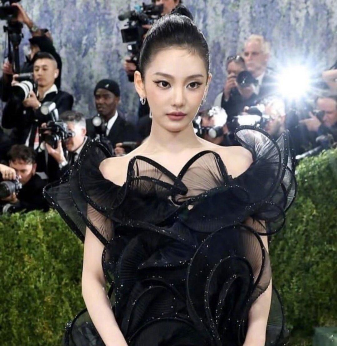 宁艺卓G社生图直出宁艺卓生图比精修还绝不得不夸一下宁艺卓，G社生图都这么能打，M