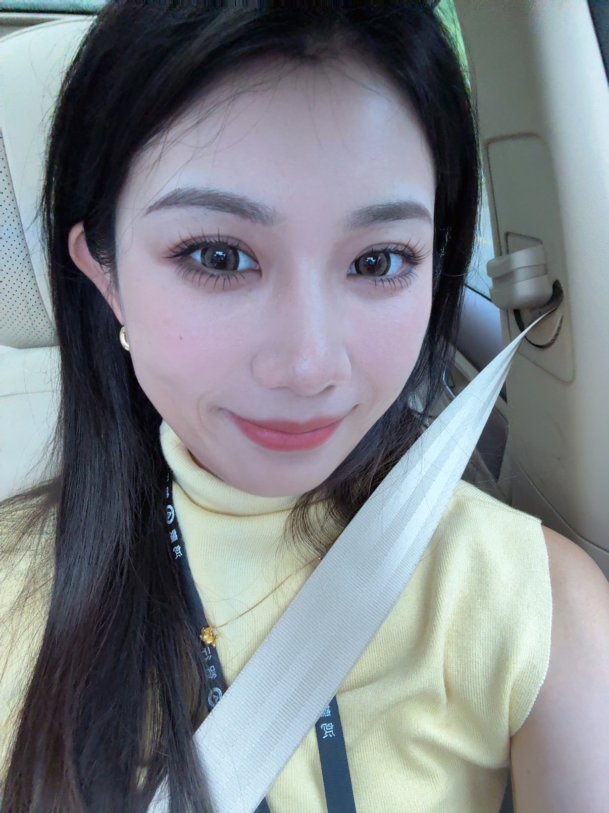 今天也是500万保密项目[doge][doge][doge]晒晒自拍喽～卷妹的日