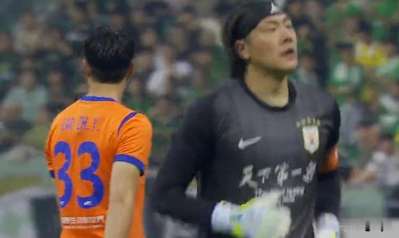 一张红牌定走势！郑铮早早染红，十人泰山无力抵抗，国安2-0拿下京鲁大战！
 
中