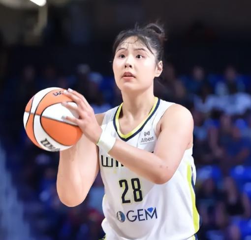 太牛了，中国女篮球员李月汝干了一件姚明没干成的事。就是出资购买了一个欧洲篮球俱乐