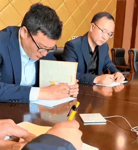 你也这样开过会这样做过记录吗？咱们都是过来人，不许撒谎，必须说实话啊。请做回答[