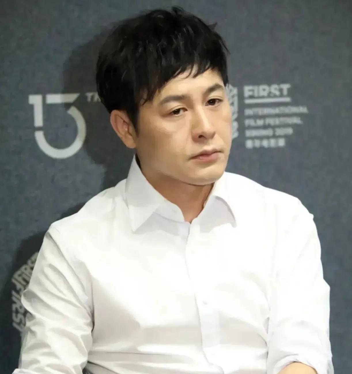 重磅消息！[赞]张颂文进组拍新戏了，据比较可靠的消息，张颂文在北京时间也就是10