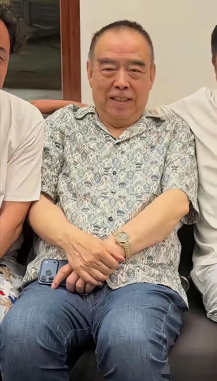 我敢说
现在日子过的最滋润的导演就是陈凯歌了。
不是因为74岁退居一线，而是因为