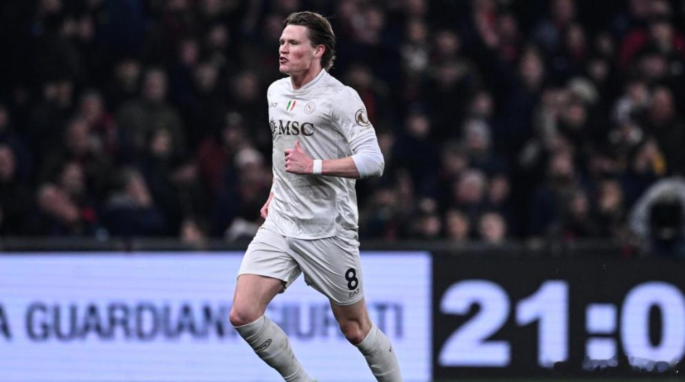 根据意大利媒体全尤文的消息，曼联正密切关注麦克托米奈的情况，那不勒斯愿意出售他，