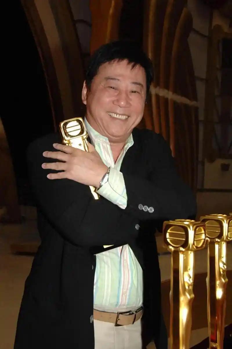 80岁夏雨带儿子拍戏，最扎心的一幕却是：儿子在剧里喊别人爸爸。
80岁的夏雨，终