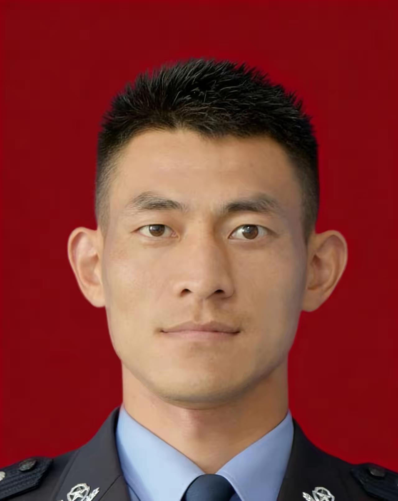 [月亮]中国共产党的优秀党员，久经考验的忠诚的共产主义战士，新时代公安特警战线的