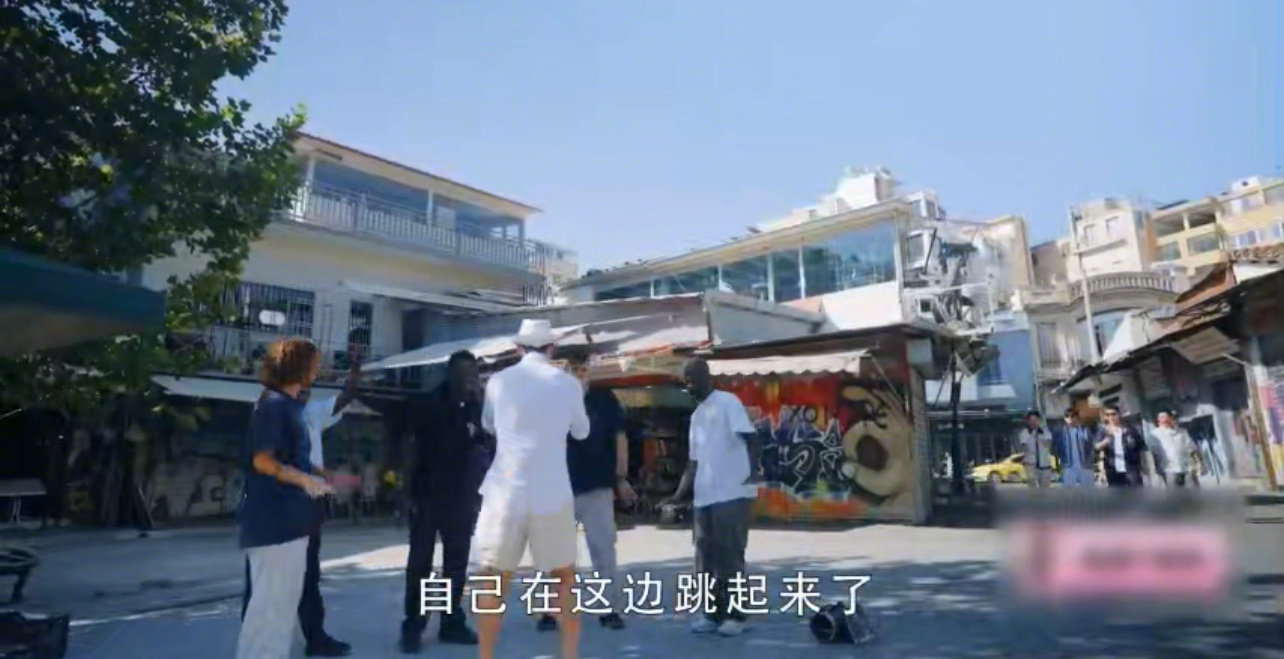 刘畊宏节目录到一半去跳操周游记3今日开播刘畊宏节目录到一半去跳操，雅典街头也可以