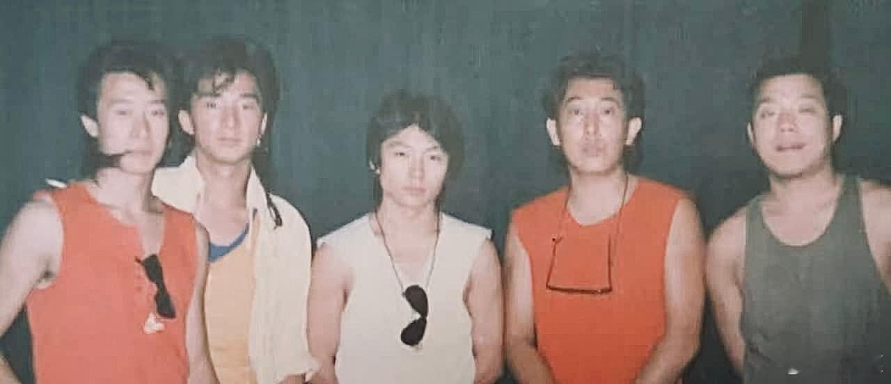 “与‘唐朝’乐队有关”；《演义》，“走穴岁月”，在新疆村＆祝朋友们晚安！ ​​​