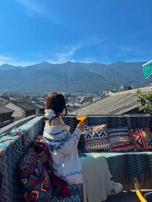 大家发现了吗？年轻人发生了三个变化，信号已经很强烈。第一个，中国的年轻人开始“退