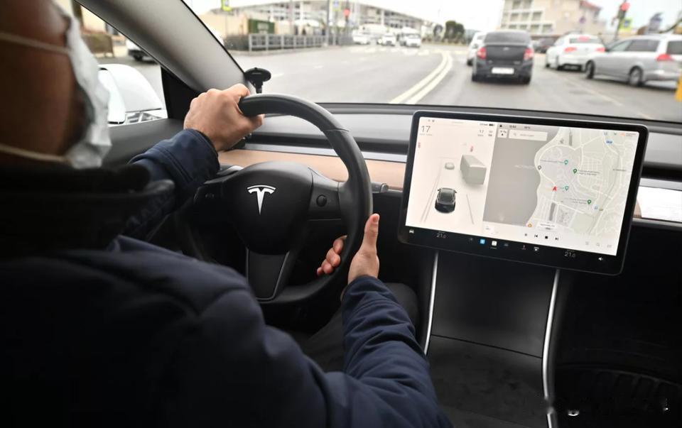 【彭博社：在美国，至少有15人因特斯拉车门事故丧生】
华盛顿时间2025年12月