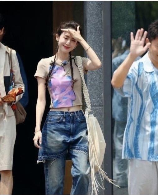 #看见音乐计划#配乐有奖 娜扎出洋相啦，穿了两条裤子而不自知，出门太急了吧#古力