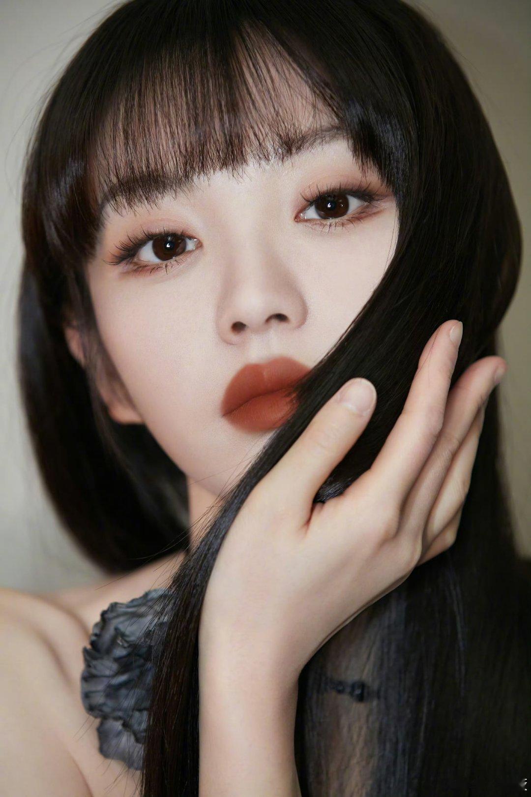 如果十日终焉真有她，反正几个女性角色戏份也不多，还蛮适合演甜甜（我有看原著哟） 