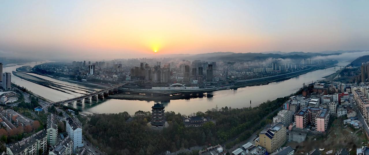 近日，走访了安康市高新区多企业（包括私营企业），了解企业员工的工资收入及节假日工
