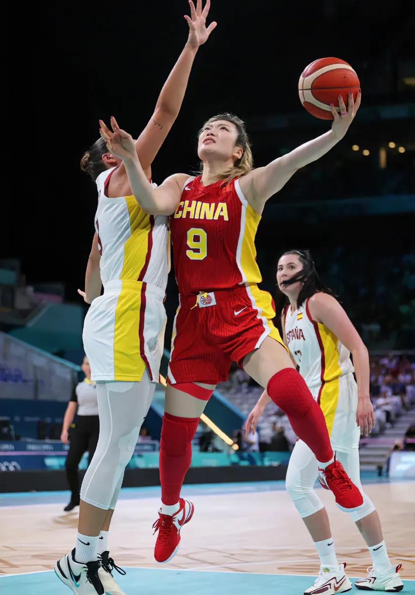 🏀 2024年巴黎奥运会女子篮球首轮比赛结束，六场比赛比分如下：
A组
🇪?
