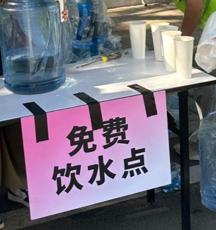 王源的爱太拿得出手了 王源重庆演唱会舞台彩发造型好帅[彩虹屁]对粉丝的爱真的太拿