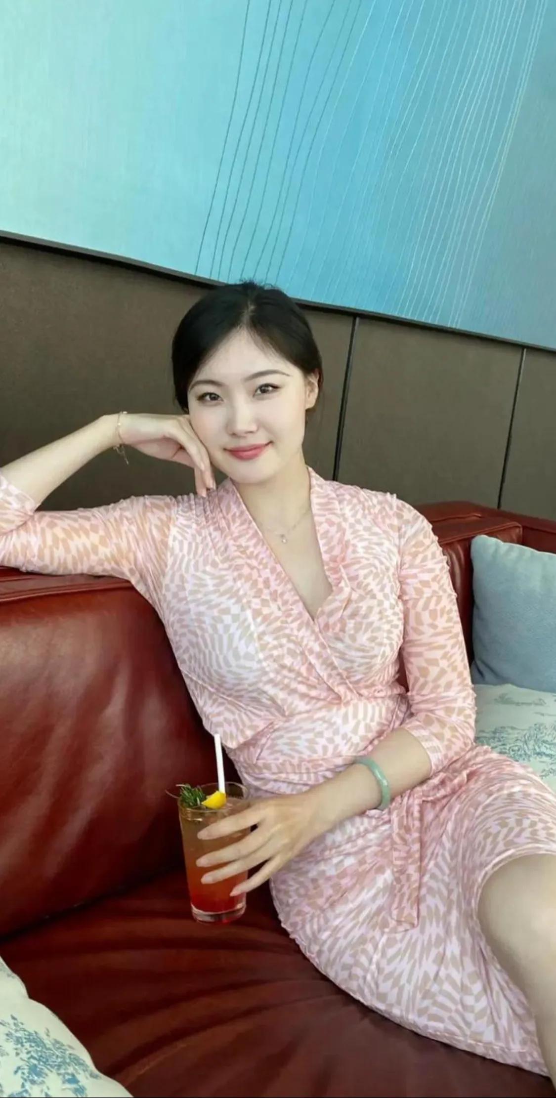 我喜欢钱，和很多人一样，它对我太重要了。从小时候就吃过没钱的苦，看别人家孩子吃着