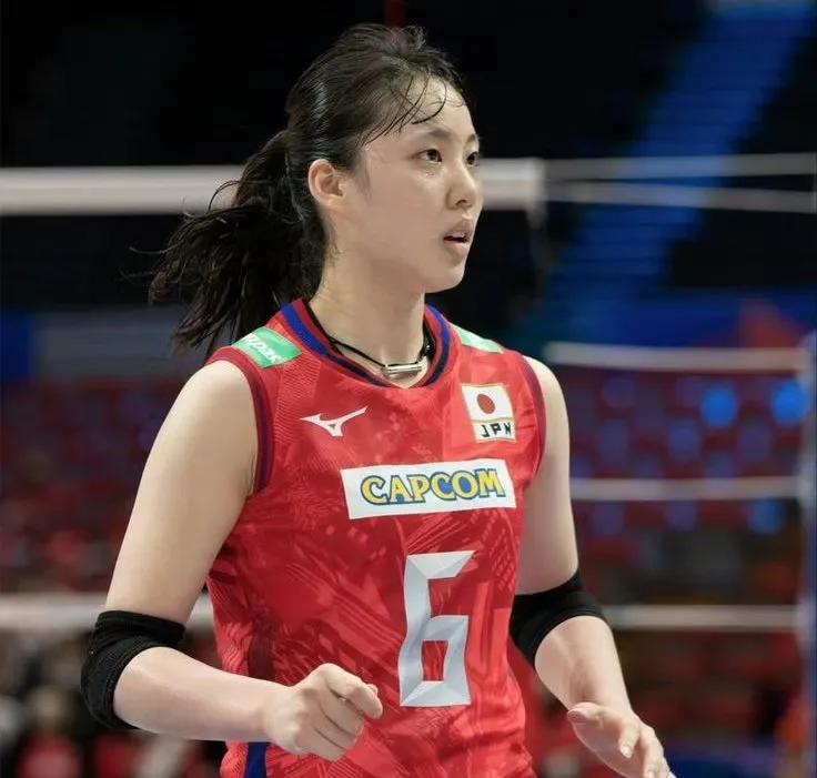 科内新赛季签入日本二传关菜菜巳！
能够被科内看中，这位日本女排二传手肯定实力不俗