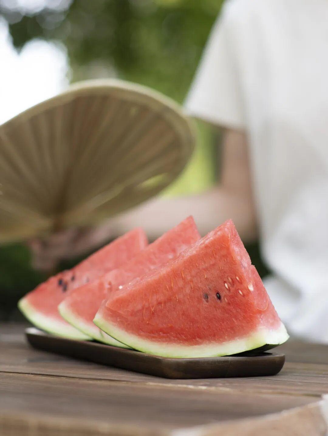 大暑三秋近，林钟九夏移。
夏天的最后一个节气一一大暑，今天如期而至。