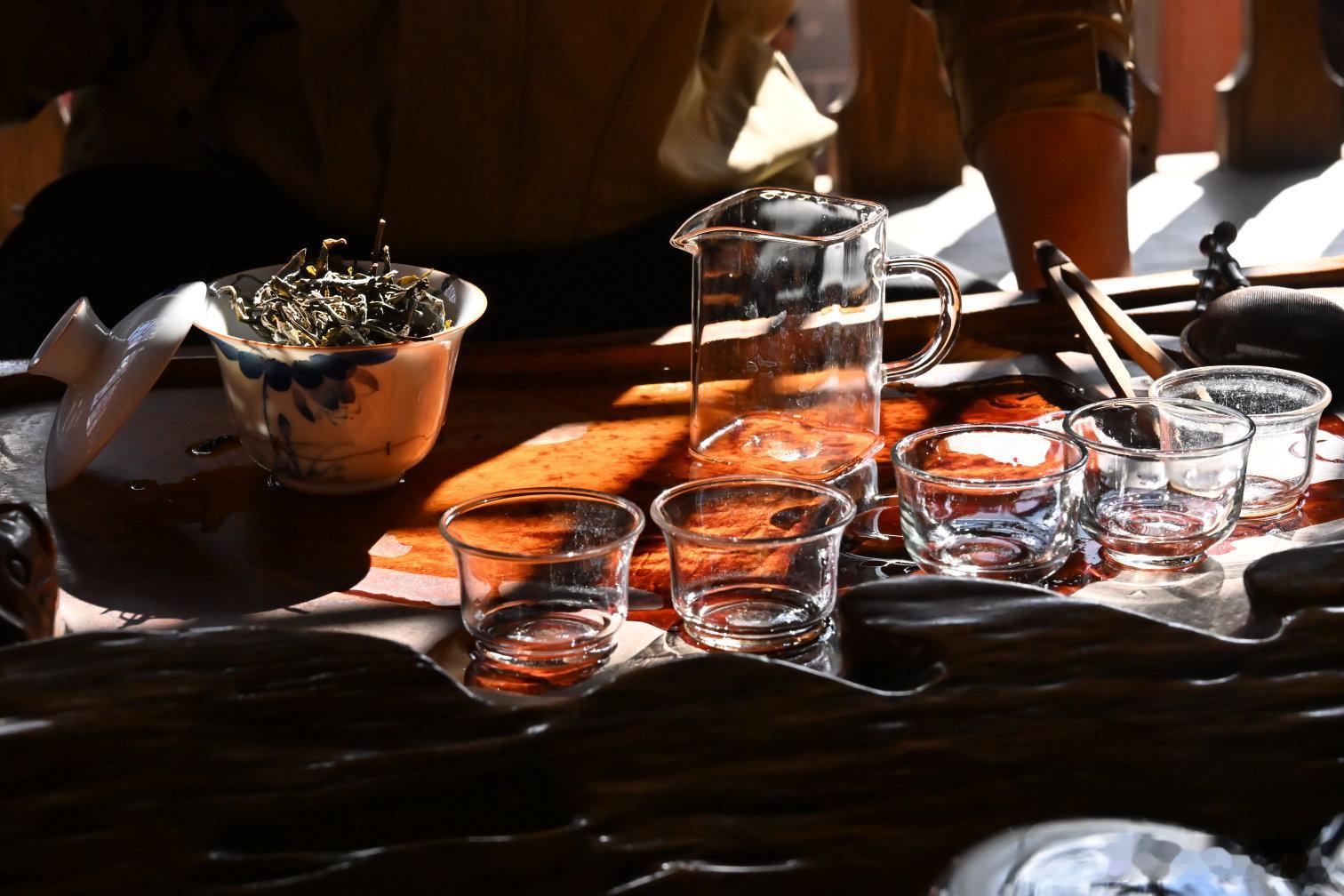 咖位云南点赞云南“咖啡庄园+茶山体验”正成为文旅融合的新范式。游客不仅能见证从种