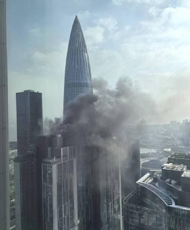 深圳住宅楼爆炸80名消防员到场 楼层好高啊，高楼层一旦失火救援都很难实施，云梯高
