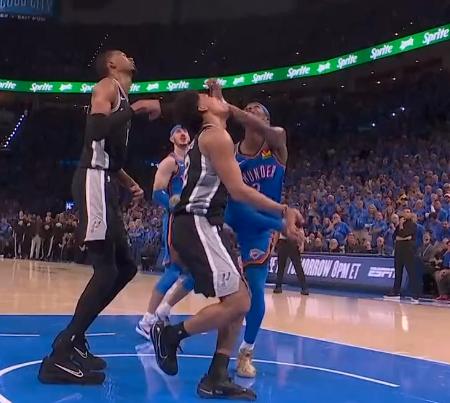 亚历山大这一巴掌 会不会升级 ？ 马刺vs雷霆nba季后赛