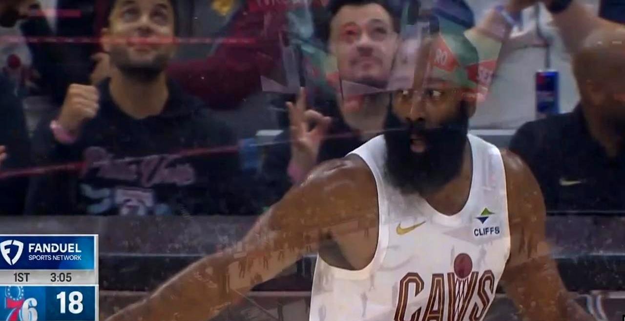 骂哈登走下坡路的人，今天全被打脸了。
 
对阵老东家76人，他拿21分5板5助，