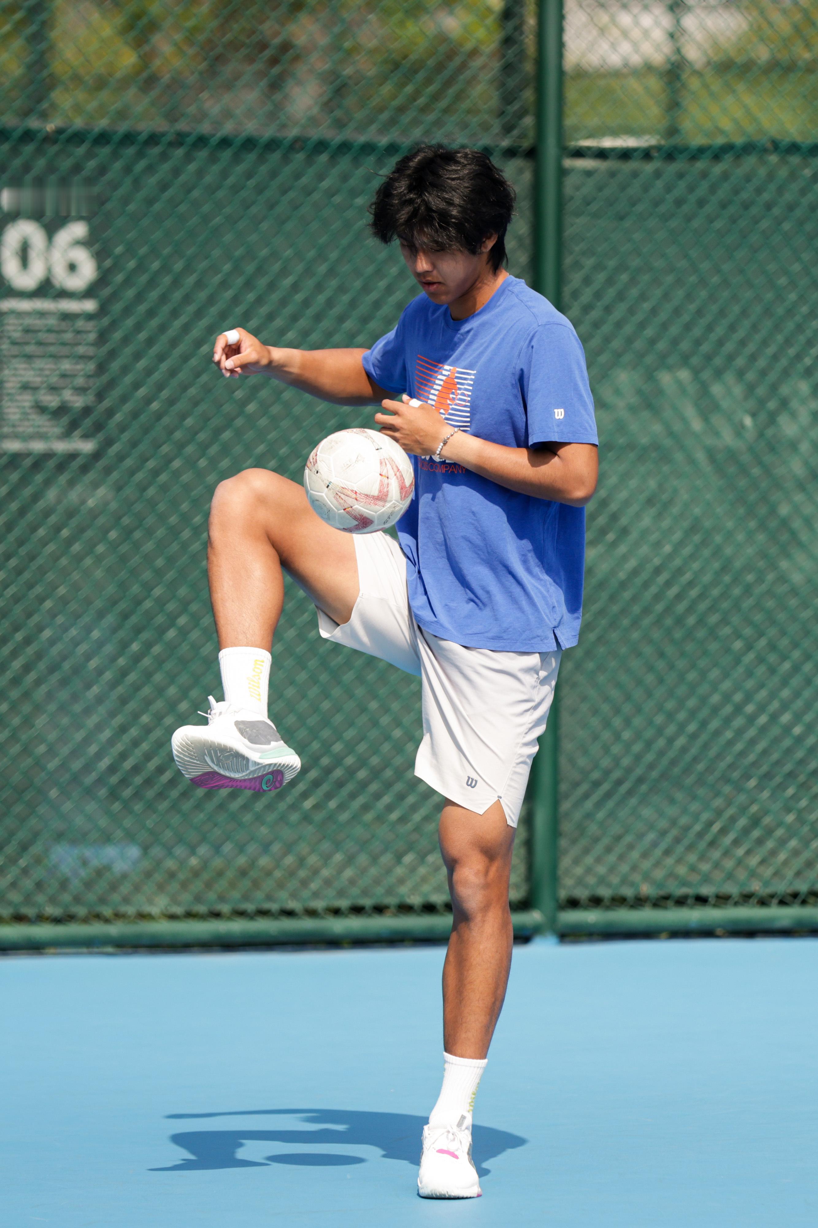 周意南沙训练组图📸漫画少年感！图片来源：钧泰体育戴维斯杯中国vs葡萄牙戴维斯杯