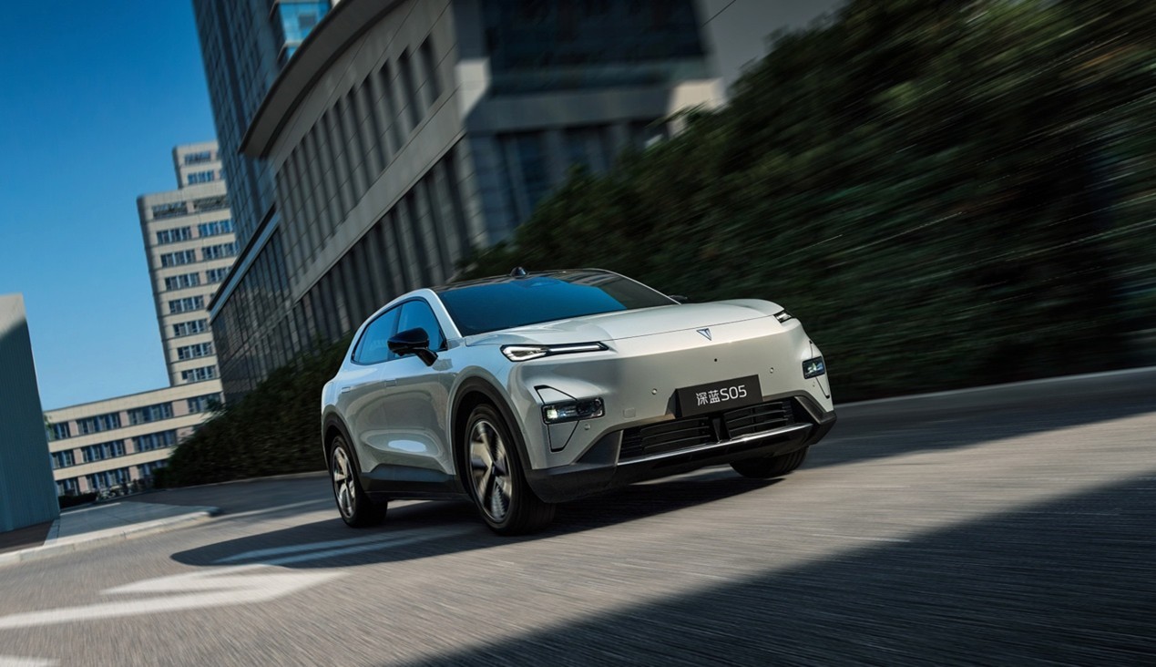 深蓝S05获3月新能源紧凑型SUV销量第一 深蓝S05太热啦，凭借16881辆斩